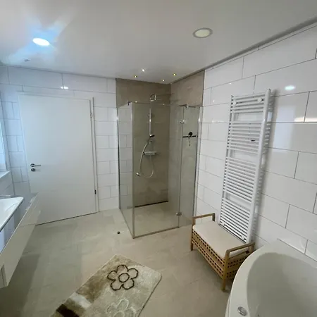 Barrierefreie Luxuswohnung Mit Garten