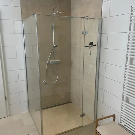 Barriere Freie Luxuswohnung Mit Garten *