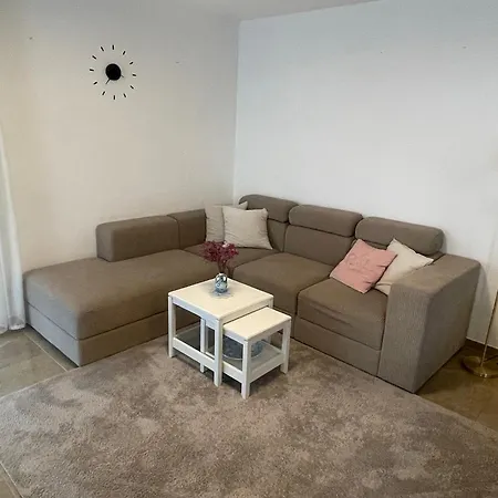 Barrierefreie Luxuswohnung Mit Garten *