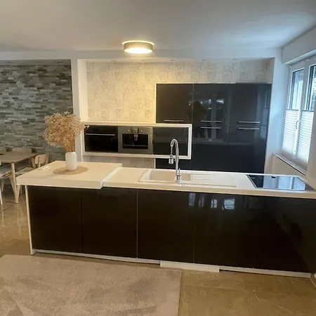 Barrierefreie Luxuswohnung Mit Garten Apartment *