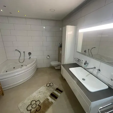 Barriere Freie Luxuswohnung Mit Garten