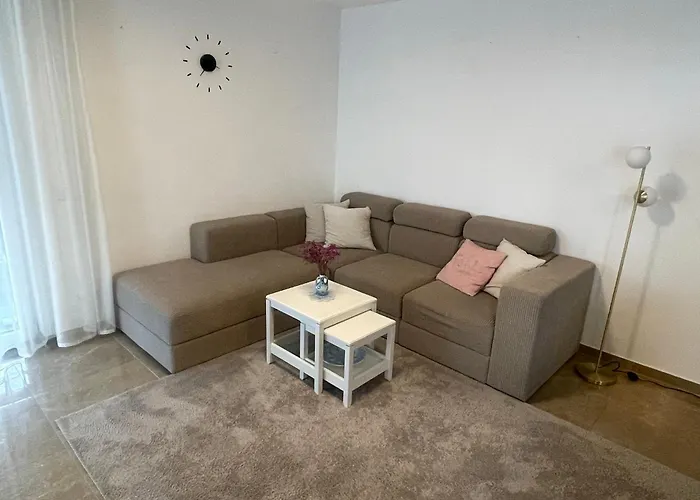 Barriere Freie Luxuswohnung Mit Garten *